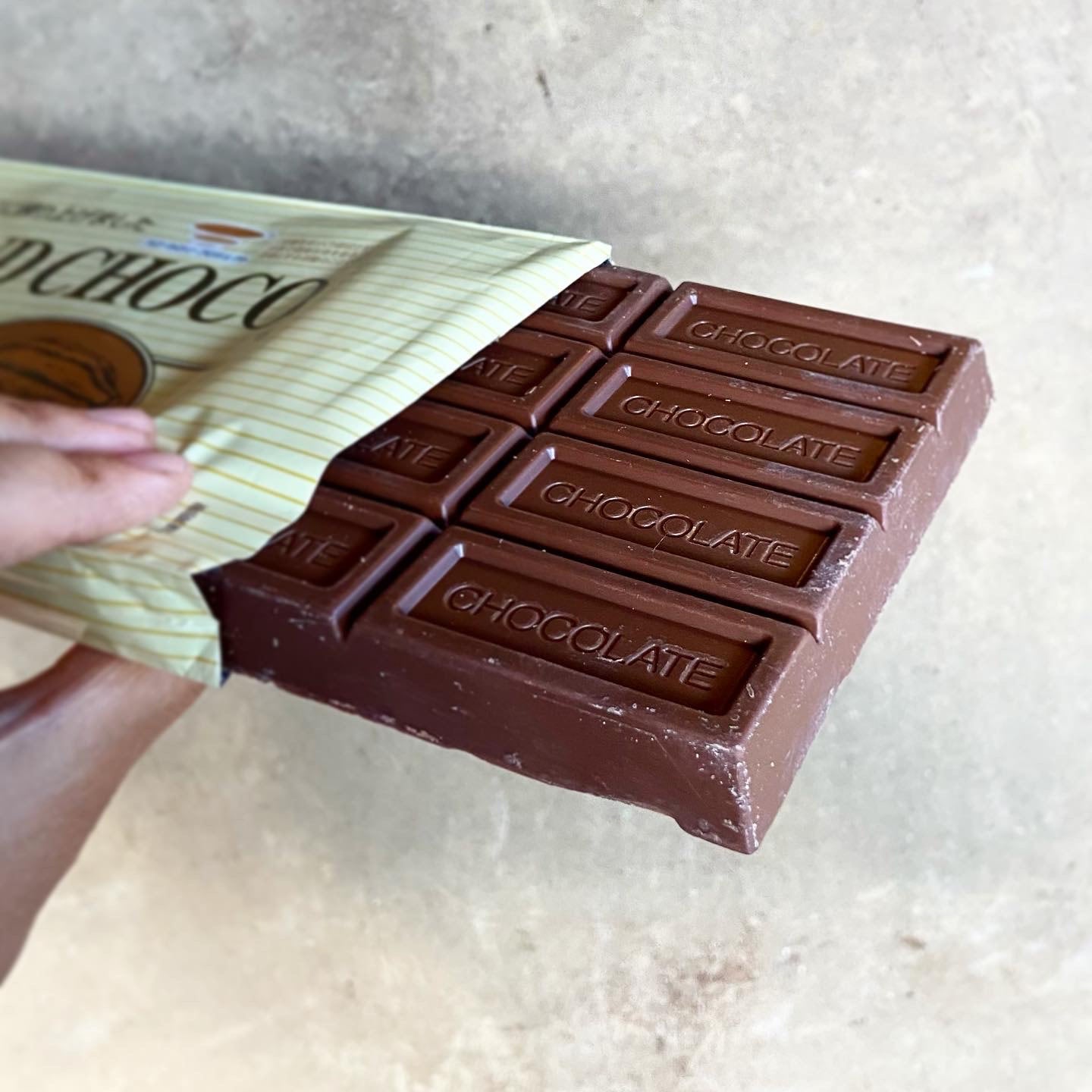 Big almond chocolate ビッグアーモンドチョコ | 絵本とこども道具kiwi