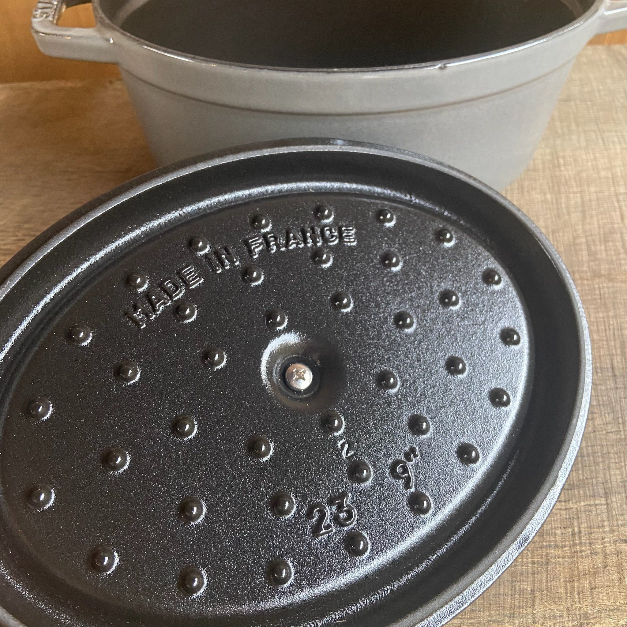 新品 ストウブ ピコ・ココット オーバル グレー 23cm 40500-236 ストウブ ピコ ココット オーバル グレー 40500-236 23cm - 調理器具の